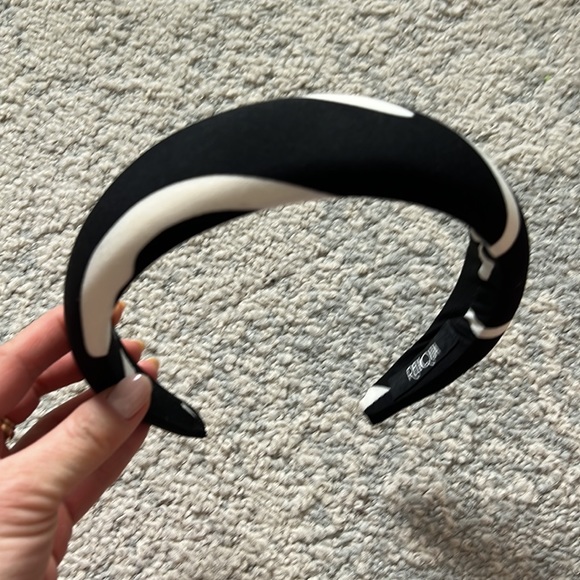 Valet Studio Annalise Headband in Black - Picture 4 of 9